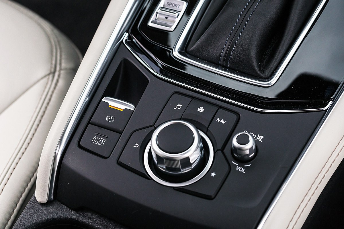 Elektronisch dashboard van een auto